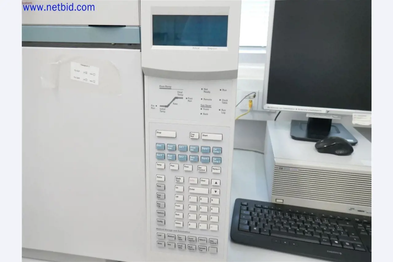 Equipamento de laboratório extenso e bem conservado-2