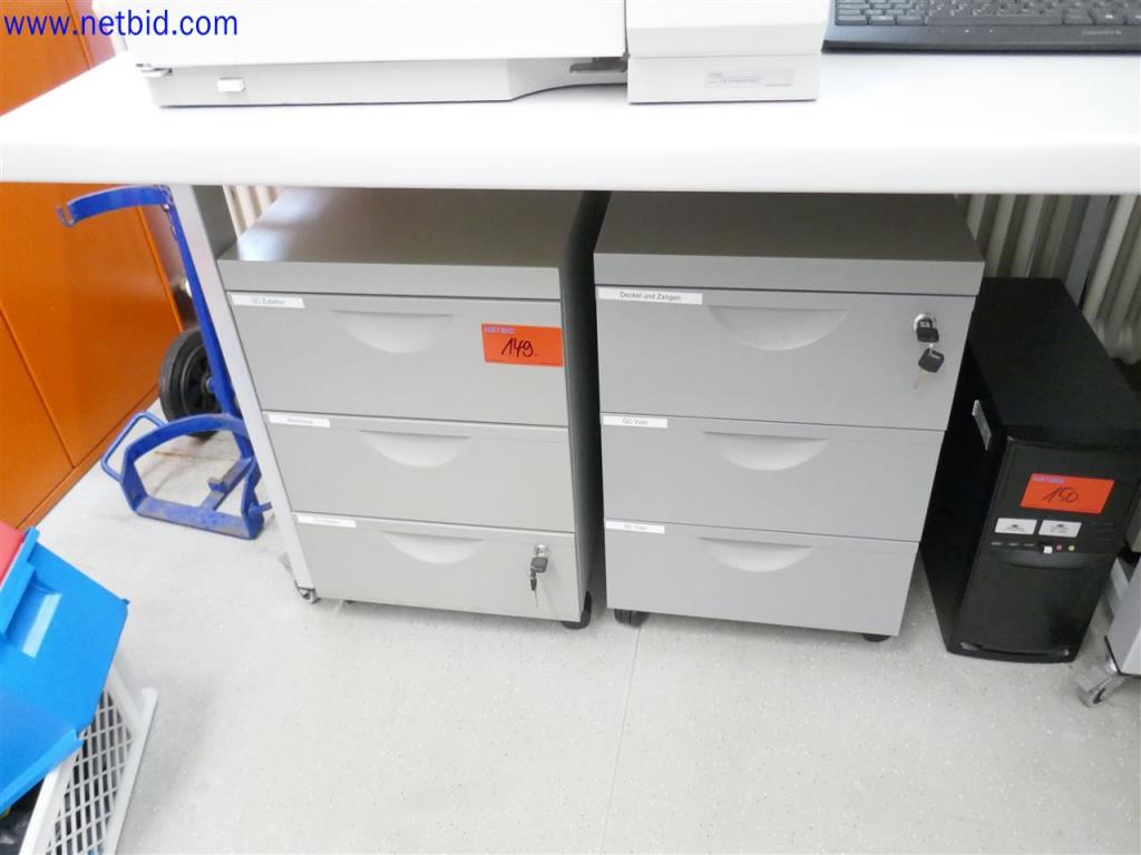 Dobrze utrzymany i bogaty sprzęt laboratoryjny-1