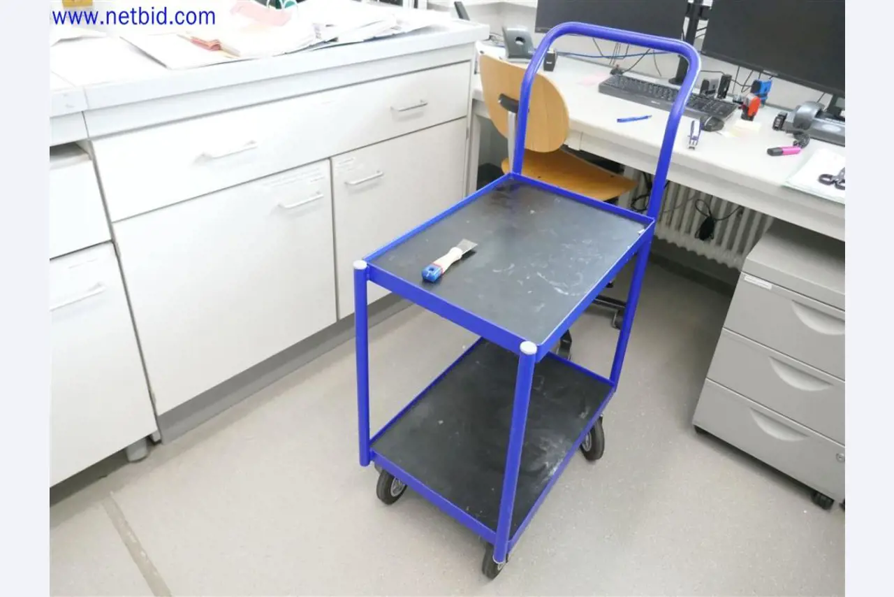 Equipos de laboratorio amplios y en buen estado-4