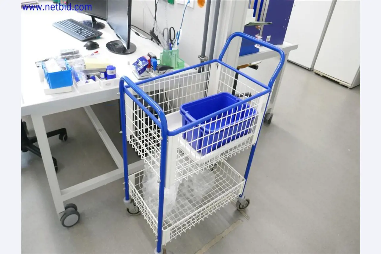 Equipos de laboratorio amplios y en buen estado-5