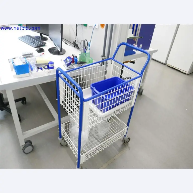 Equipos de laboratorio amplios y en buen estado-5