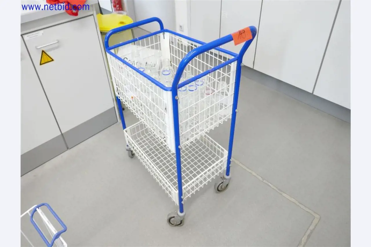 Equipos de laboratorio amplios y en buen estado-6