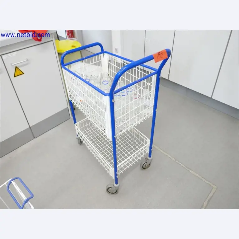 Equipos de laboratorio amplios y en buen estado-6