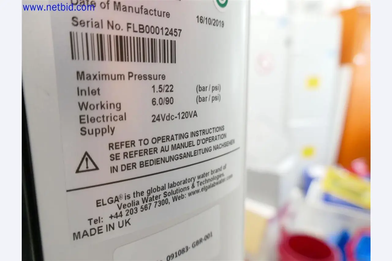 Equipamento de laboratório extenso e bem conservado-1