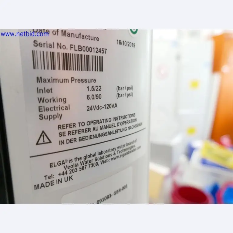 Equipamento de laboratório extenso e bem conservado-1