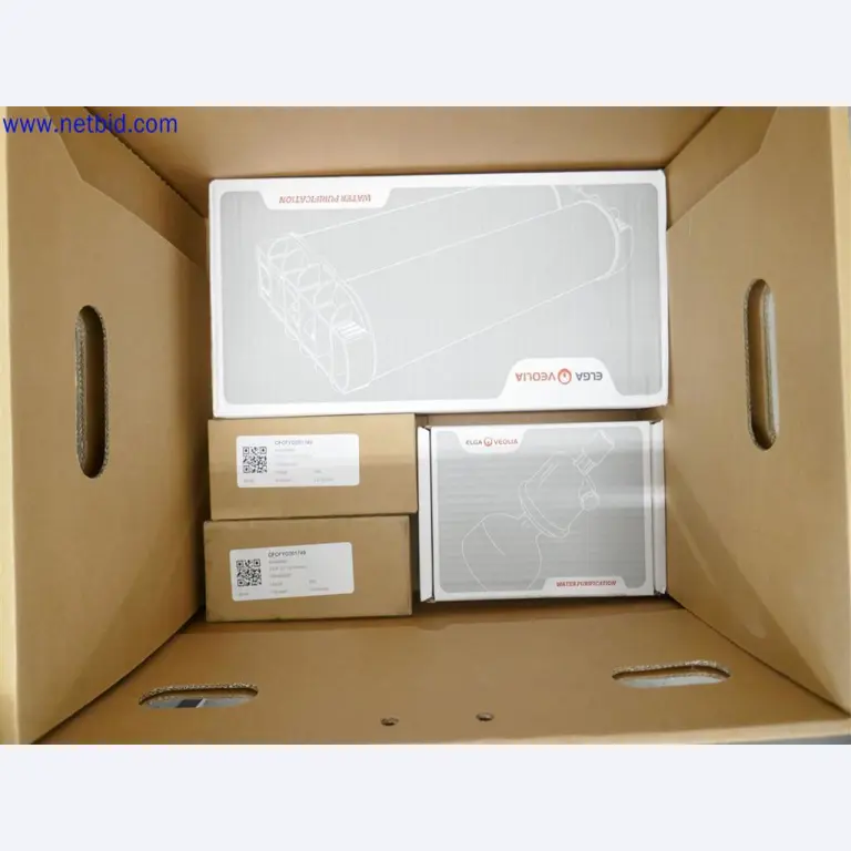 Equipamento de laboratório extenso e bem conservado-2