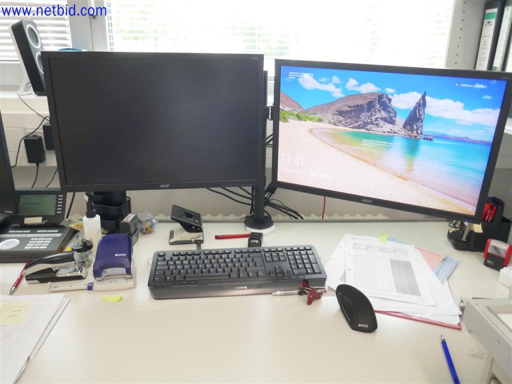 Dobře udržované a rozsáhlé laboratorní vybavení-1