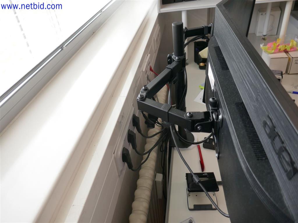 Dobře udržované a rozsáhlé laboratorní vybavení-2