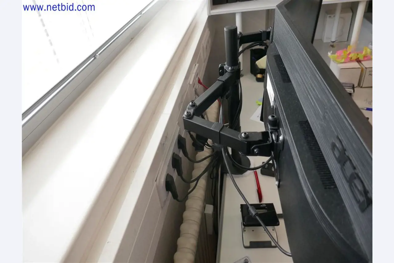 Dobře udržované a rozsáhlé laboratorní vybavení-2