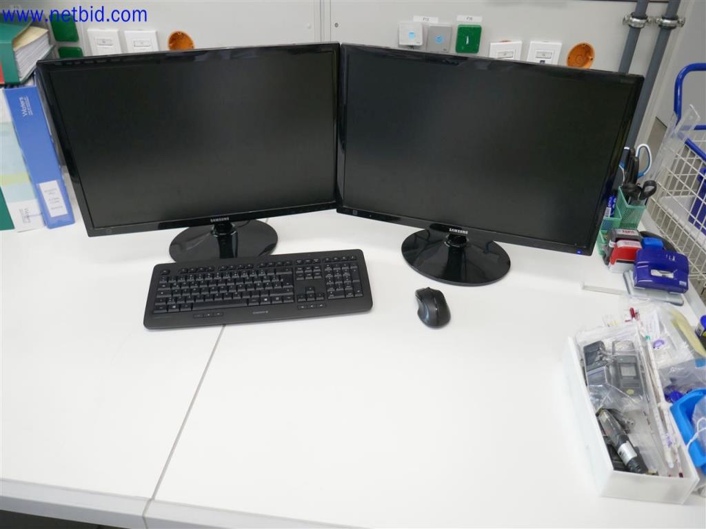 Dobře udržované a rozsáhlé laboratorní vybavení-2