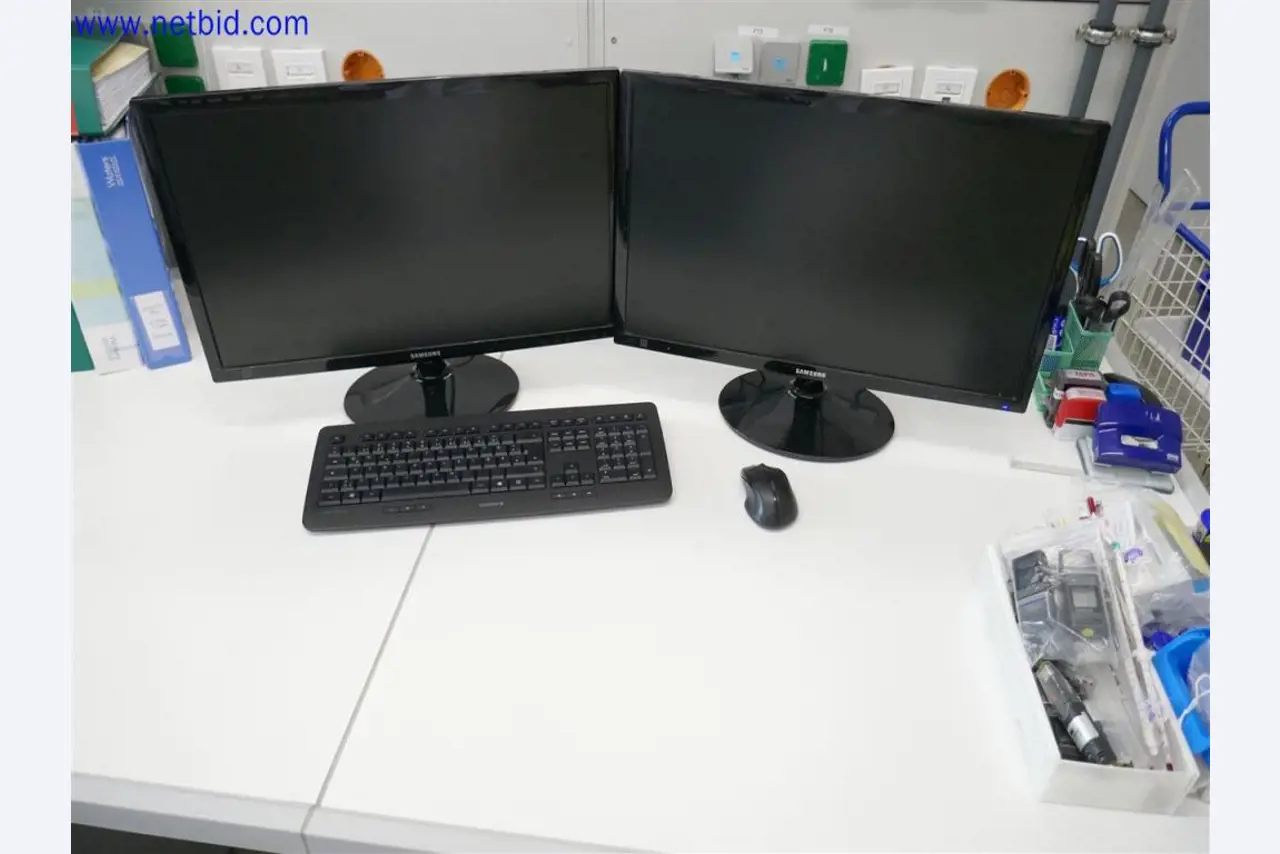 Dobře udržované a rozsáhlé laboratorní vybavení-2