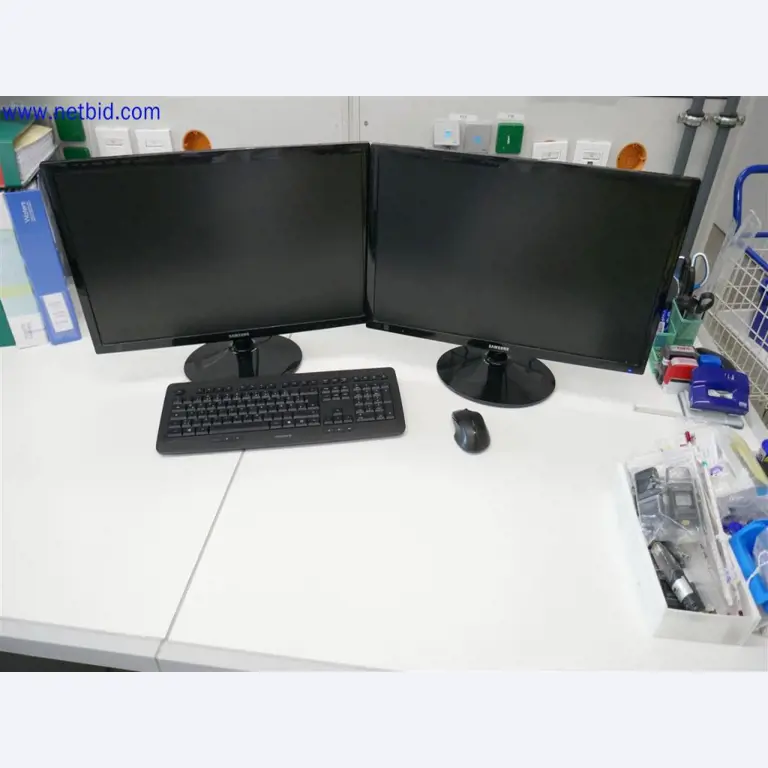 Dobře udržované a rozsáhlé laboratorní vybavení-2