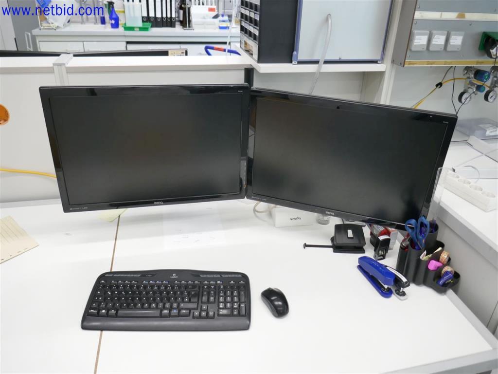 Dobře udržované a rozsáhlé laboratorní vybavení-2