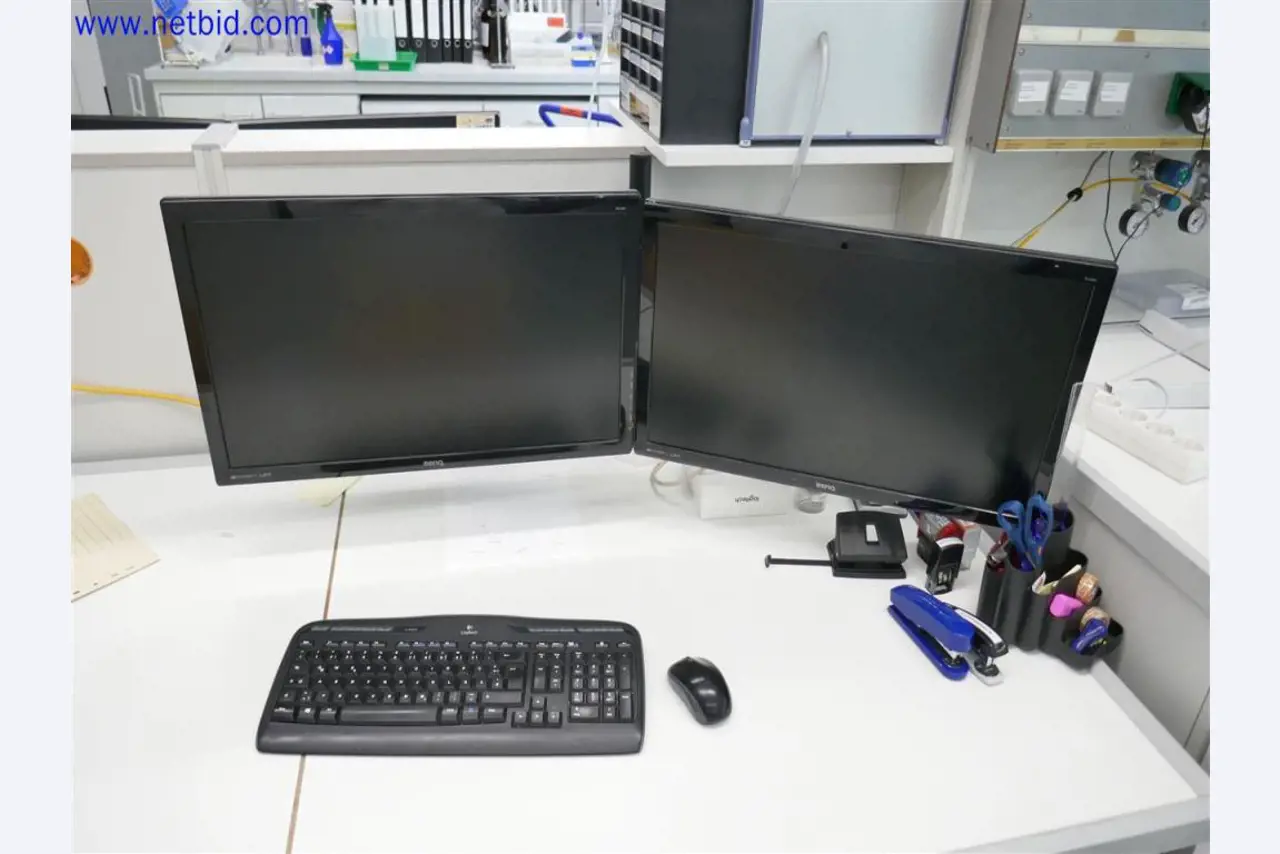 Dobře udržované a rozsáhlé laboratorní vybavení-2