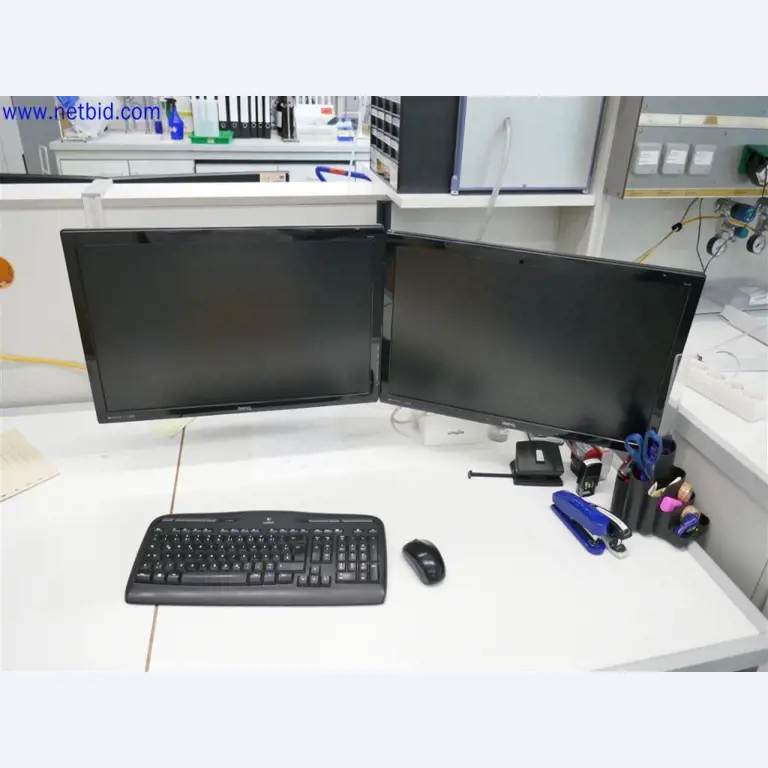 Dobře udržované a rozsáhlé laboratorní vybavení-2