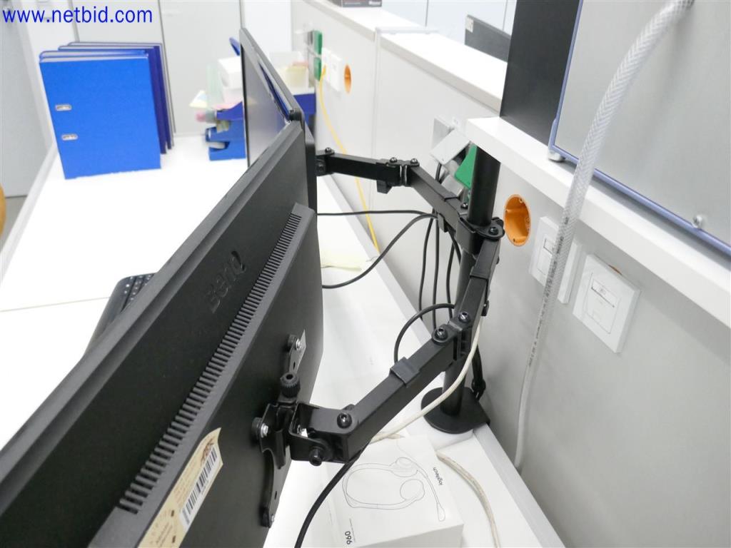 Dobře udržované a rozsáhlé laboratorní vybavení-3