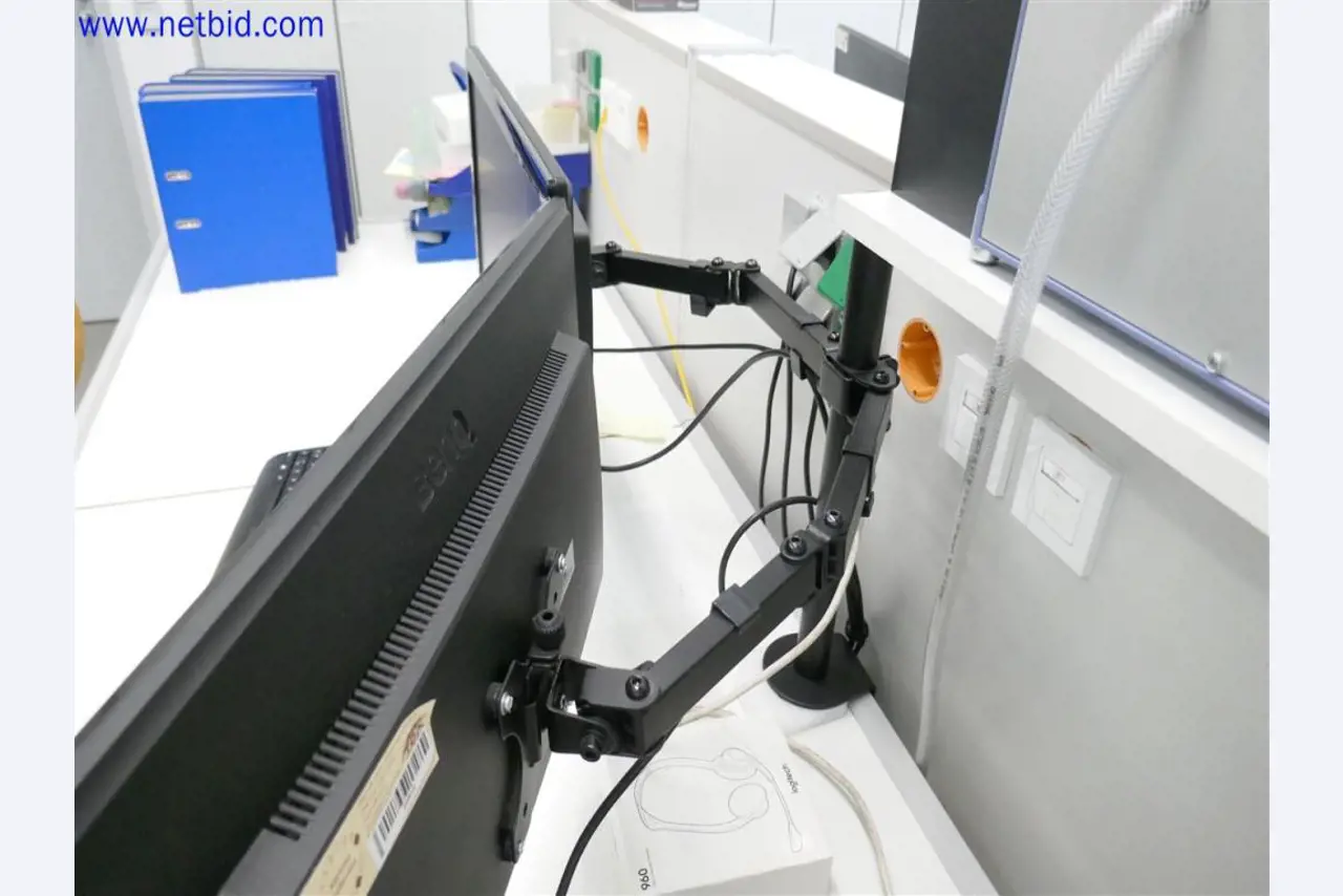 Dobře udržované a rozsáhlé laboratorní vybavení-3