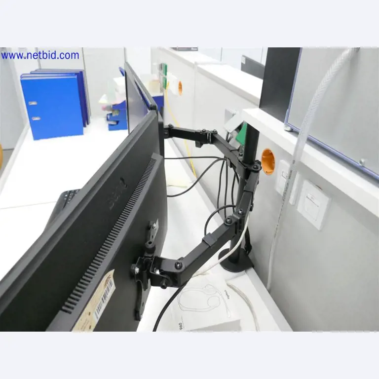 Dobře udržované a rozsáhlé laboratorní vybavení-3