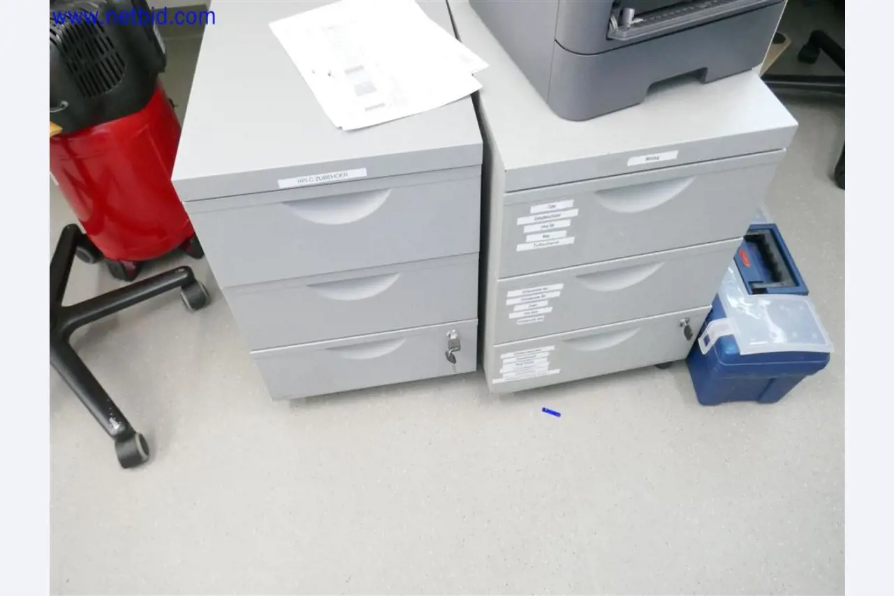 Dobře udržované a rozsáhlé laboratorní vybavení-4