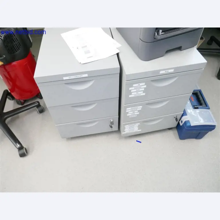 Dobře udržované a rozsáhlé laboratorní vybavení-4