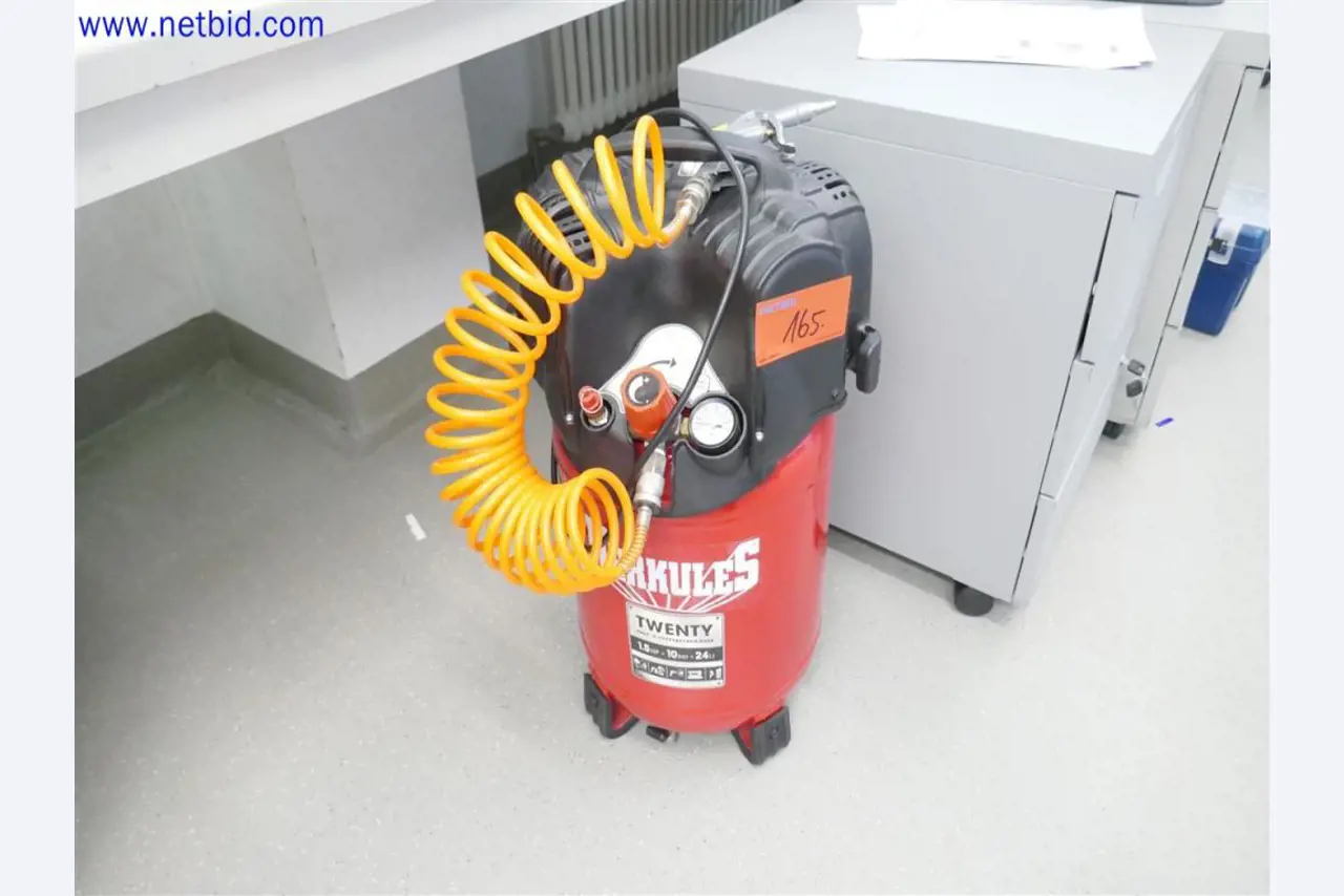 Dobře udržované a rozsáhlé laboratorní vybavení-1