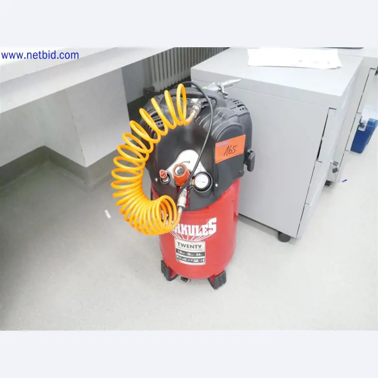 Dobře udržované a rozsáhlé laboratorní vybavení-1