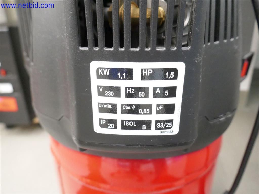 Dobře udržované a rozsáhlé laboratorní vybavení-2