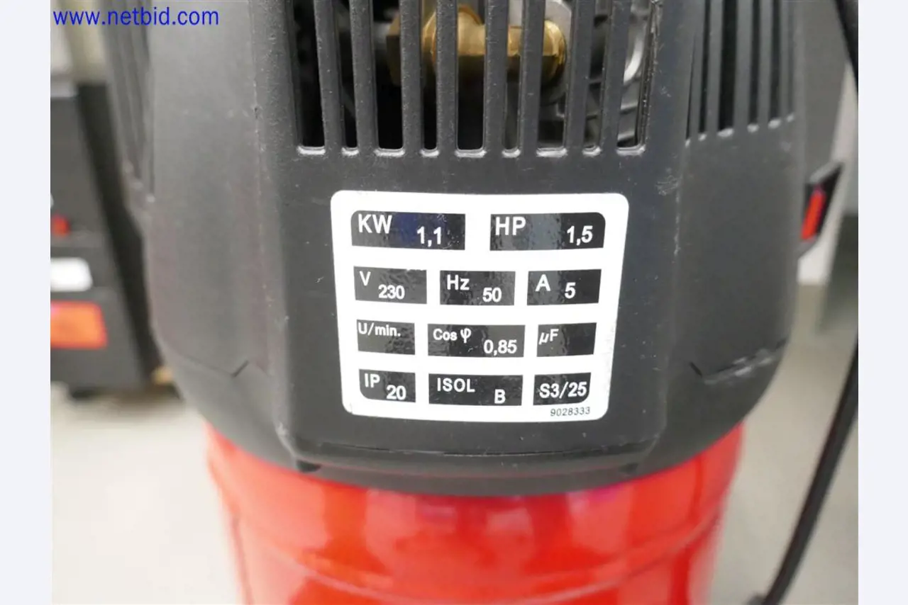 Dobře udržované a rozsáhlé laboratorní vybavení-2