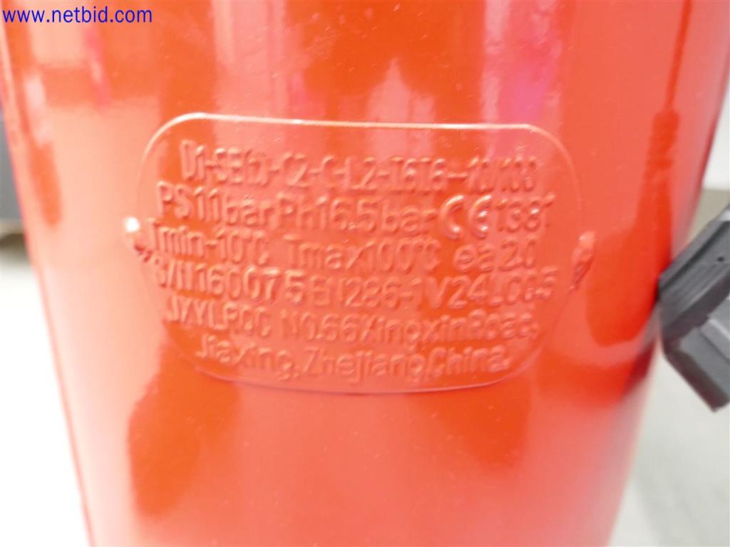 Dobře udržované a rozsáhlé laboratorní vybavení-3