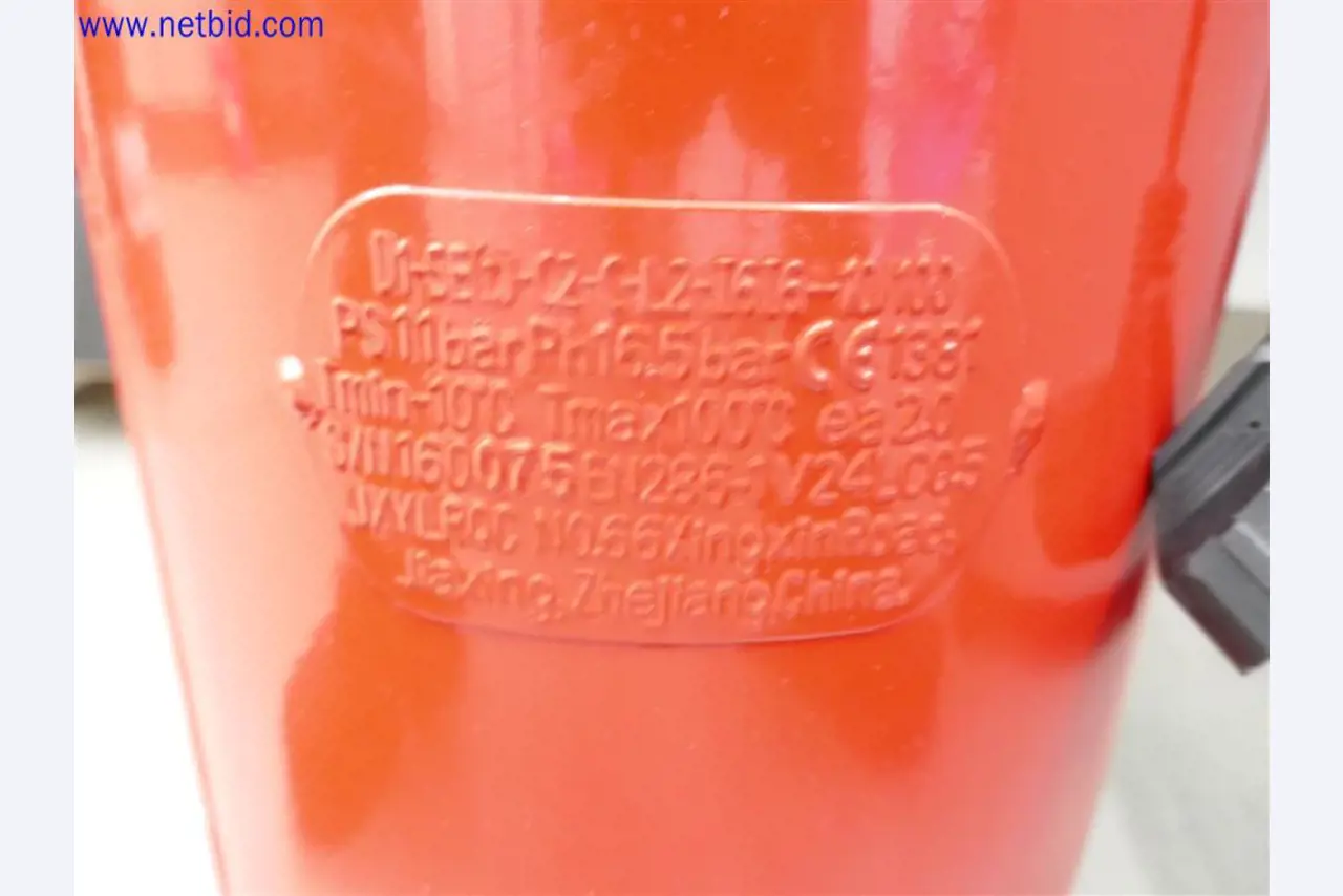 Dobře udržované a rozsáhlé laboratorní vybavení-3