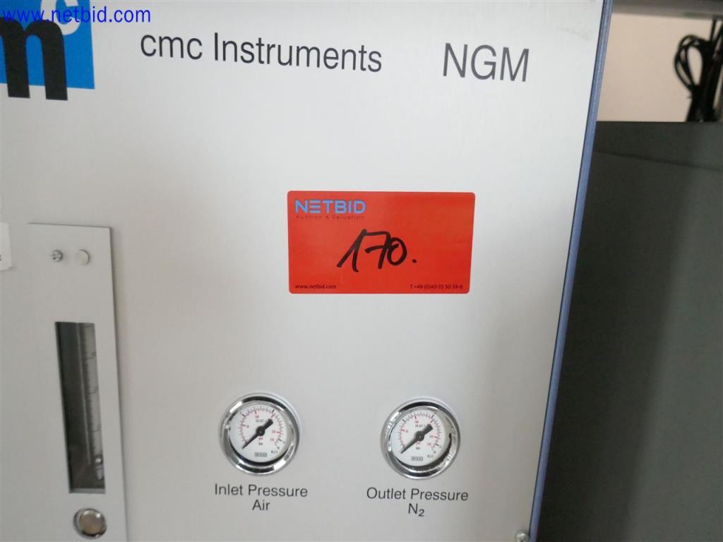 Equipos de laboratorio amplios y en buen estado-2