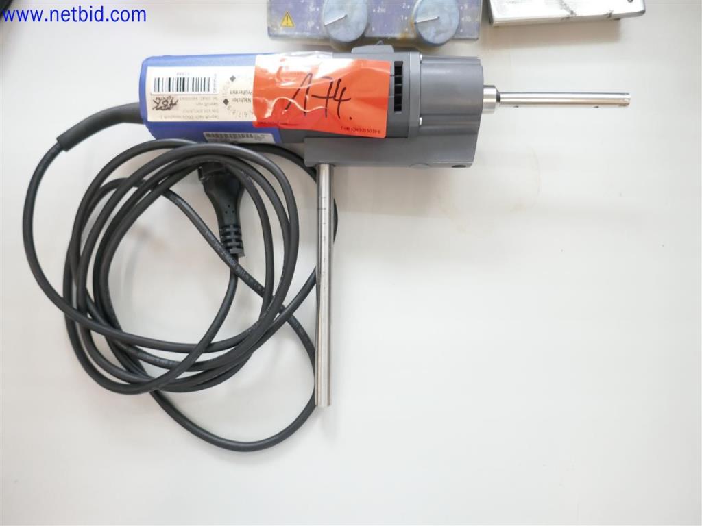 Gepflegte und umfangreiche Laborausstattung -2