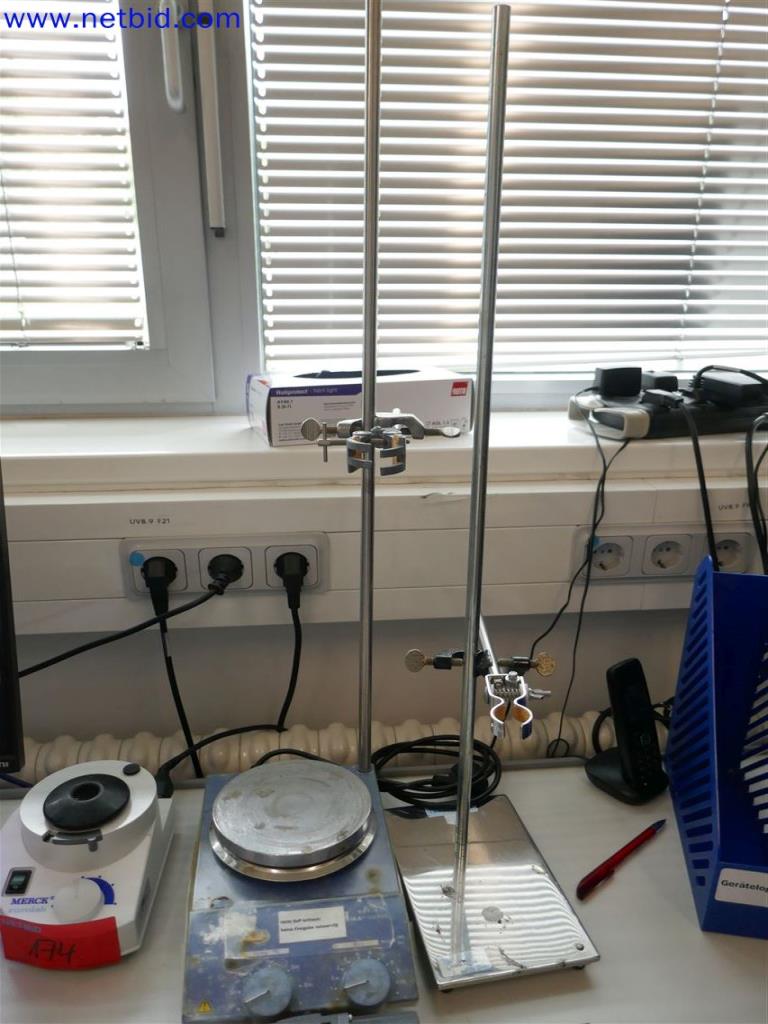 Gepflegte und umfangreiche Laborausstattung -4