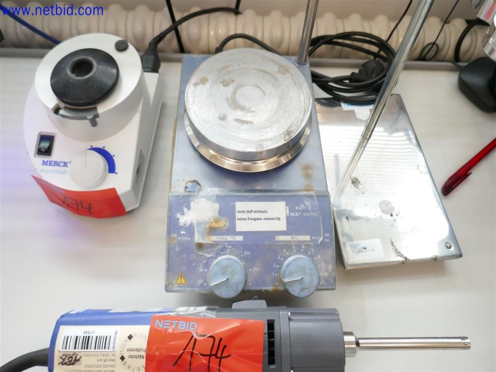 Gepflegte und umfangreiche Laborausstattung -5