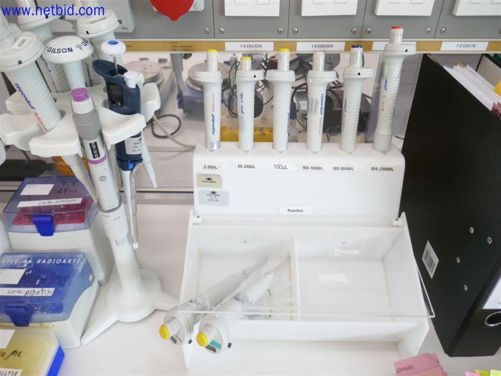 Gepflegte und umfangreiche Laborausstattung -2