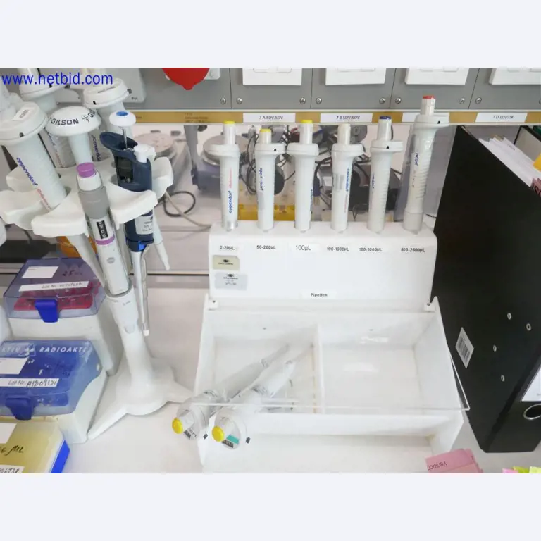 Gepflegte und umfangreiche Laborausstattung -2