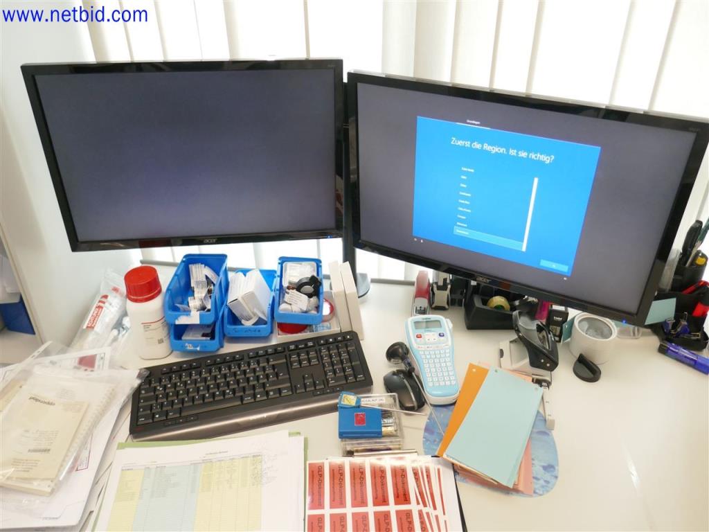 Gepflegte und umfangreiche Laborausstattung -1