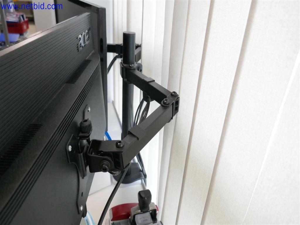 Gepflegte und umfangreiche Laborausstattung -2