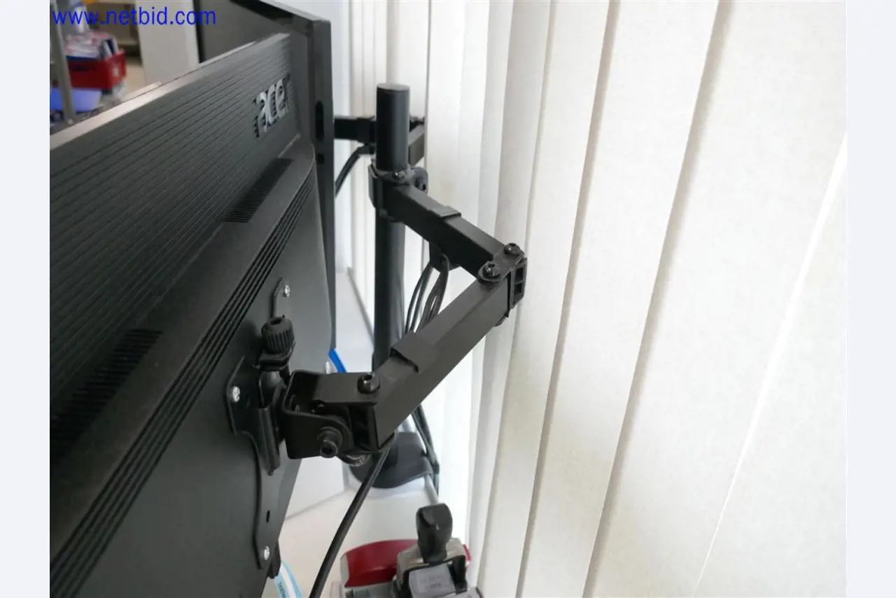 Dobře udržované a rozsáhlé laboratorní vybavení-2