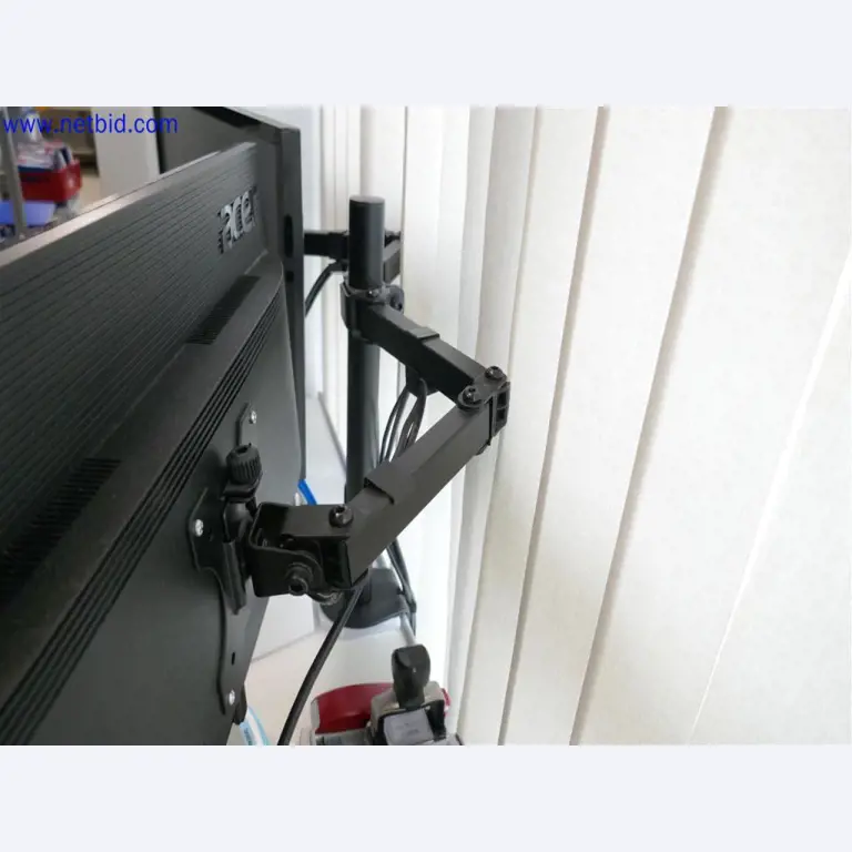 Dobře udržované a rozsáhlé laboratorní vybavení-2