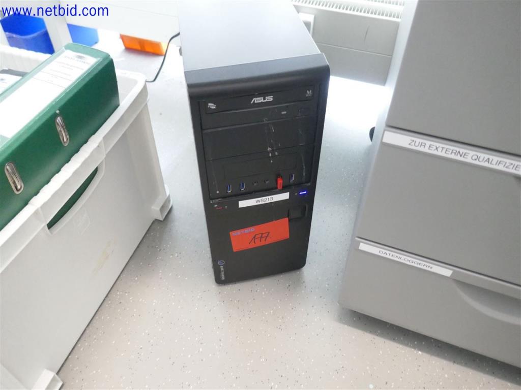 Gepflegte und umfangreiche Laborausstattung -3