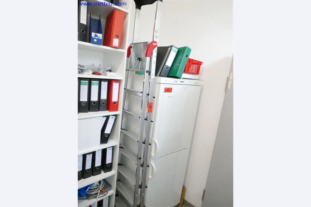 Dobře udržované a rozsáhlé laboratorní vybavení-1