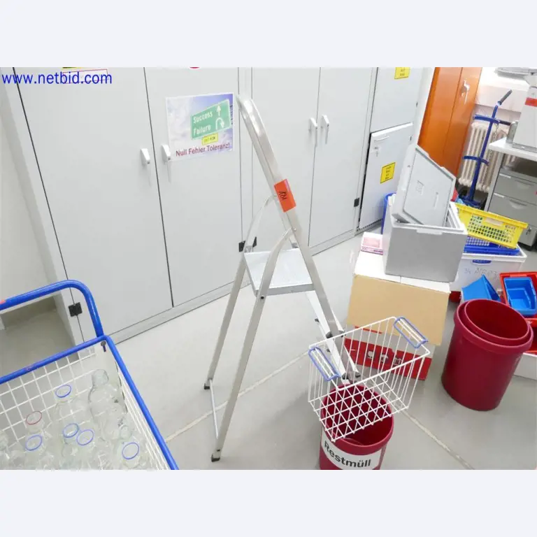 Dobře udržované a rozsáhlé laboratorní vybavení-2