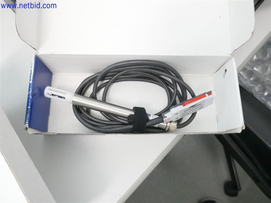 Gepflegte und umfangreiche Laborausstattung -2