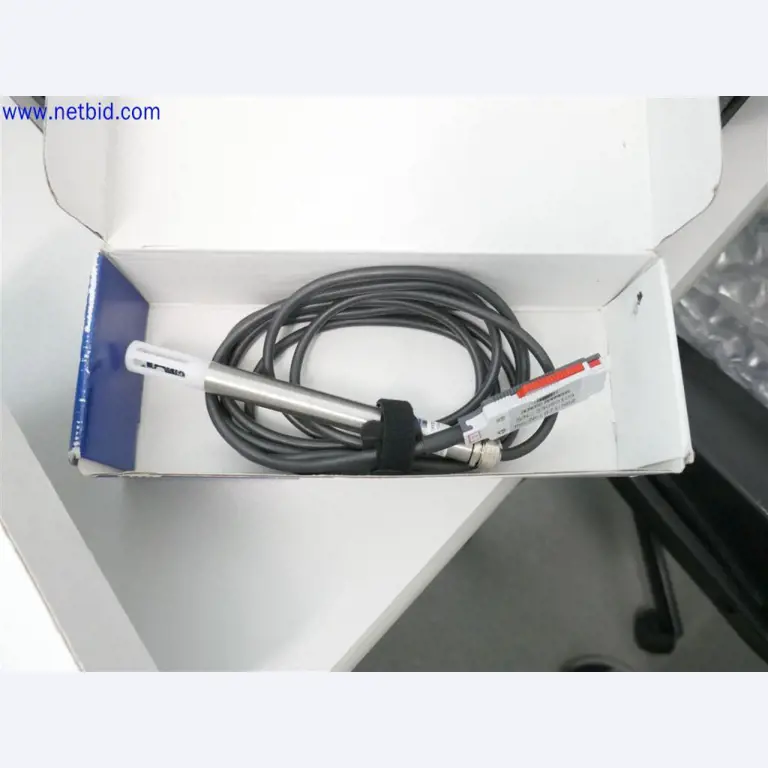 Gepflegte und umfangreiche Laborausstattung -2