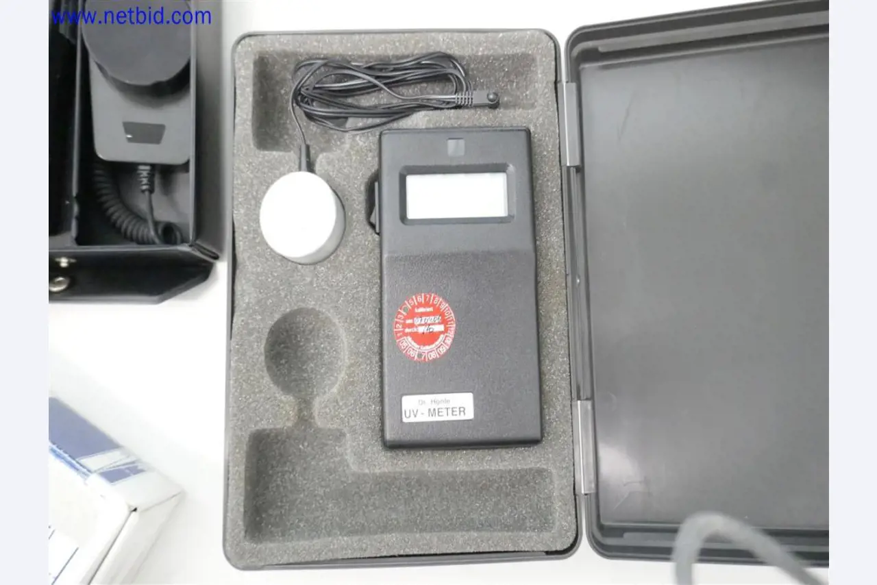 Gepflegte und umfangreiche Laborausstattung -3