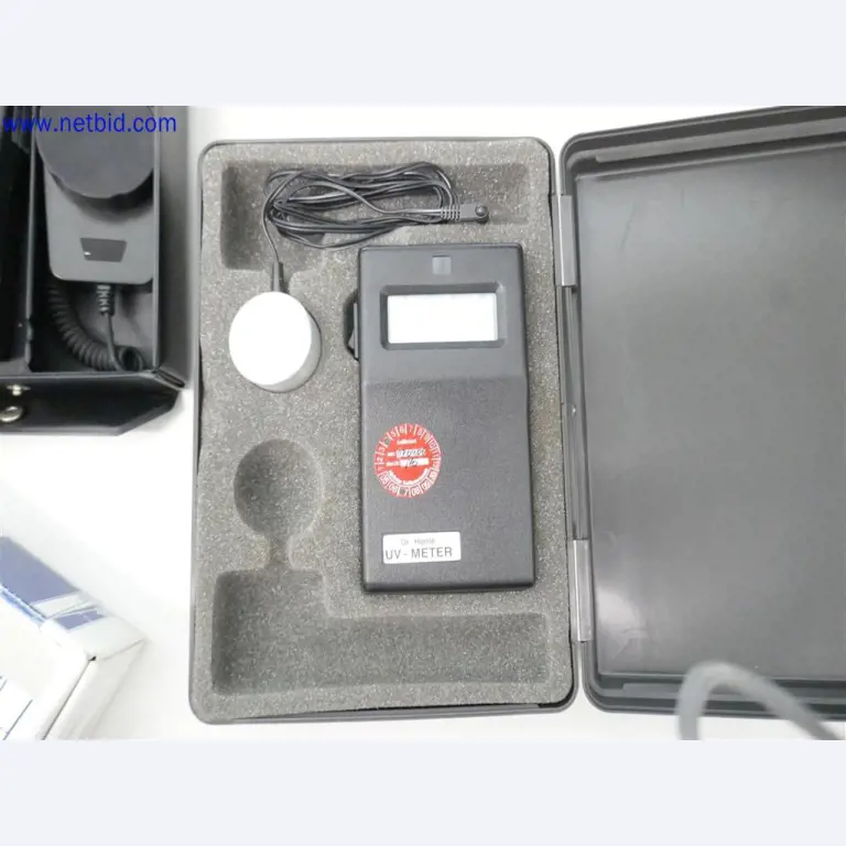 Gepflegte und umfangreiche Laborausstattung -3