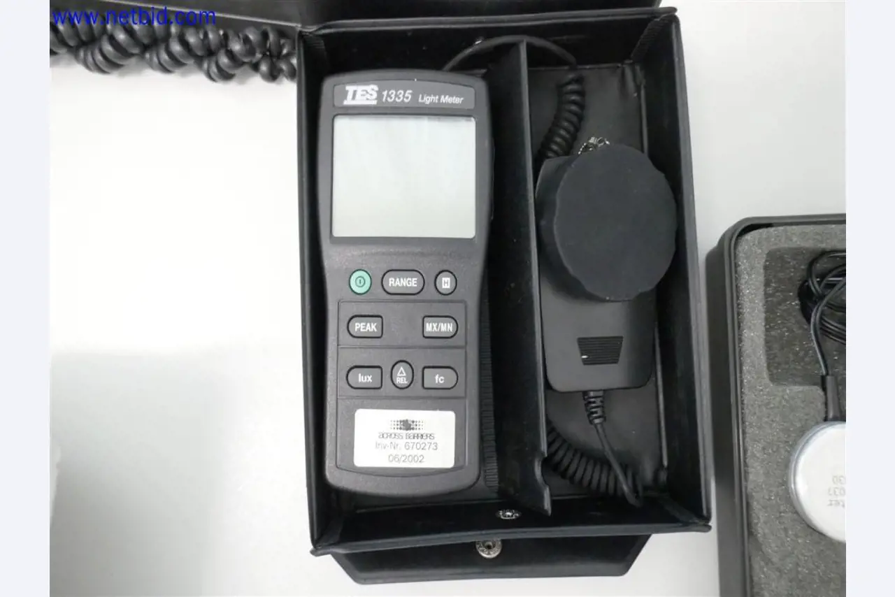 Gepflegte und umfangreiche Laborausstattung -4