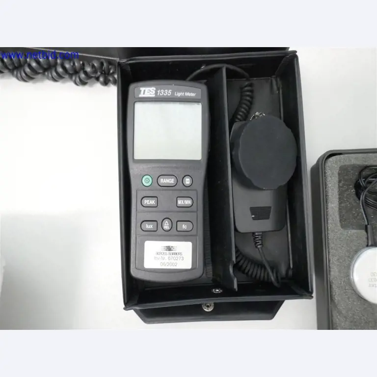 Gepflegte und umfangreiche Laborausstattung -4