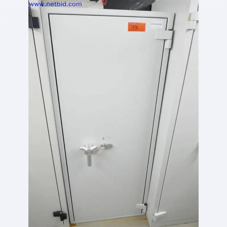 Equipos de laboratorio amplios y en buen estado-1